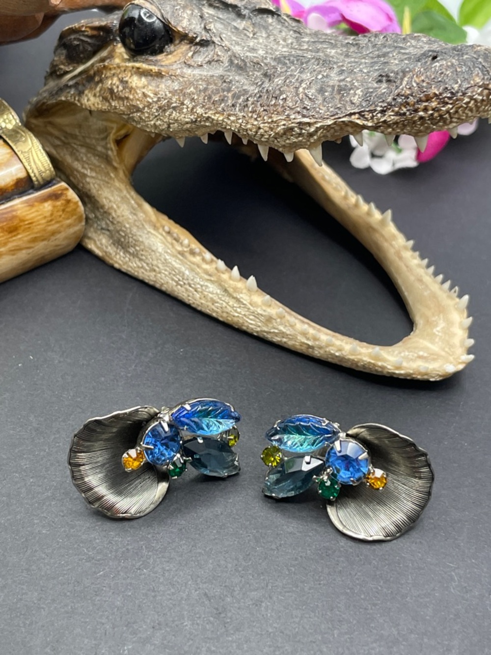 Juliana molded glass and leaf accent clip earrings vintage verified
